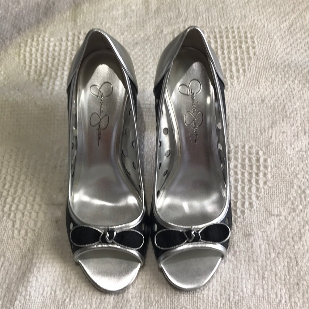 Jessica Simpson Black and Silver 4in Heels Size 8